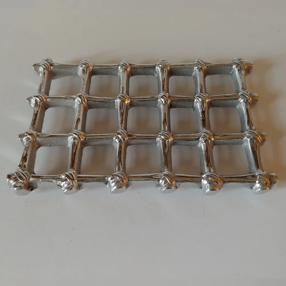 Silver Decorative Grid Hot Plate